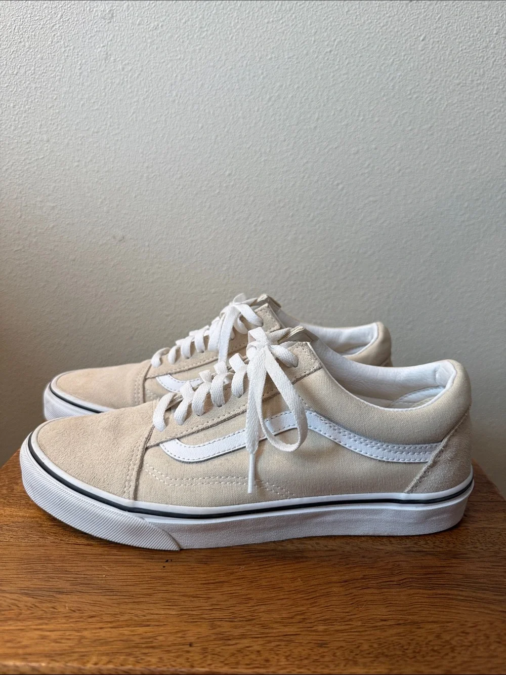 Vans Old Skool suede/canvas shoe in oatmeal cream unisex women’s 10, men’s 8.5